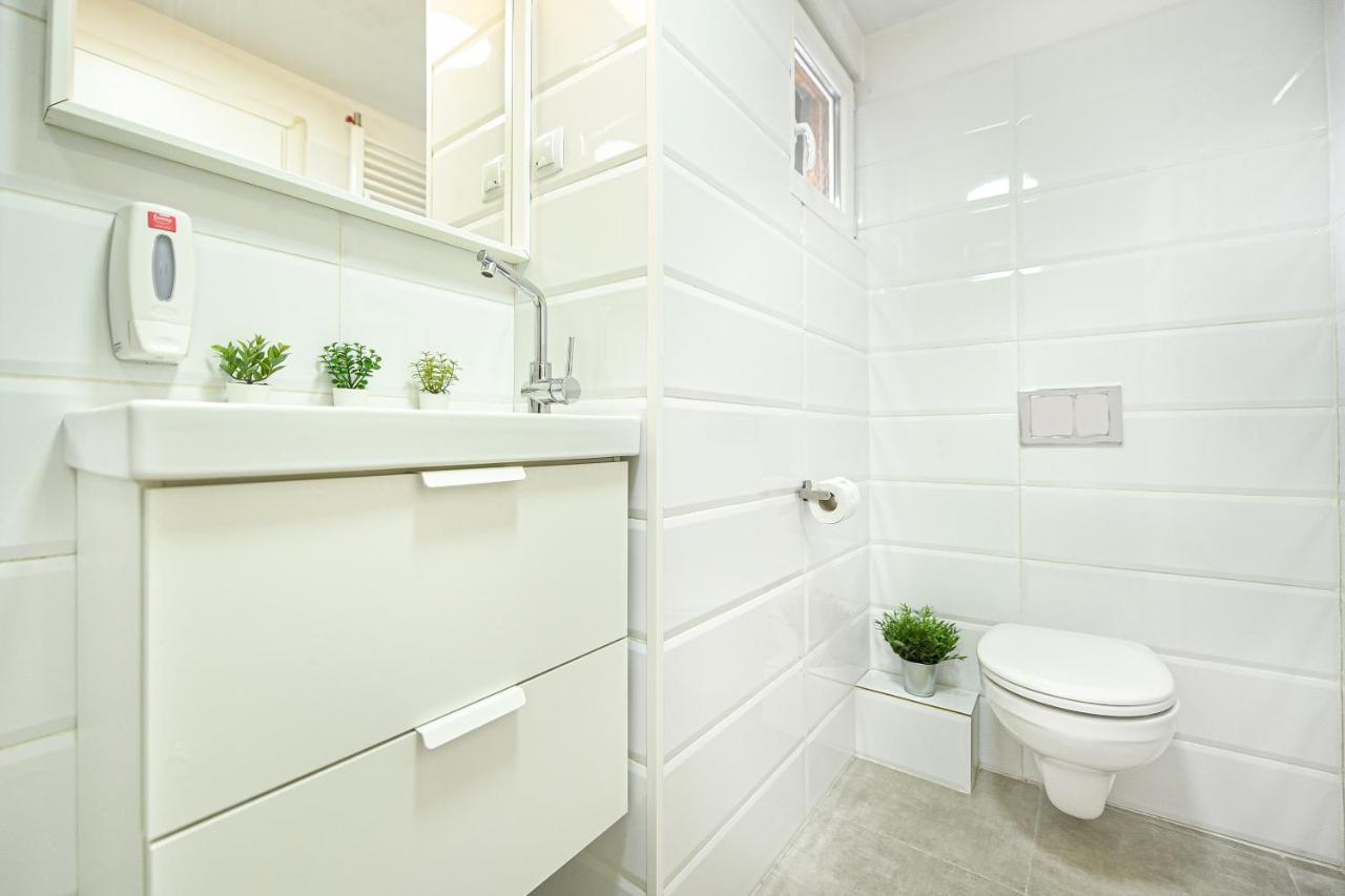 Spacious 1Br In The City Center - Amazing For Extended Stays Bukarest Exterior foto