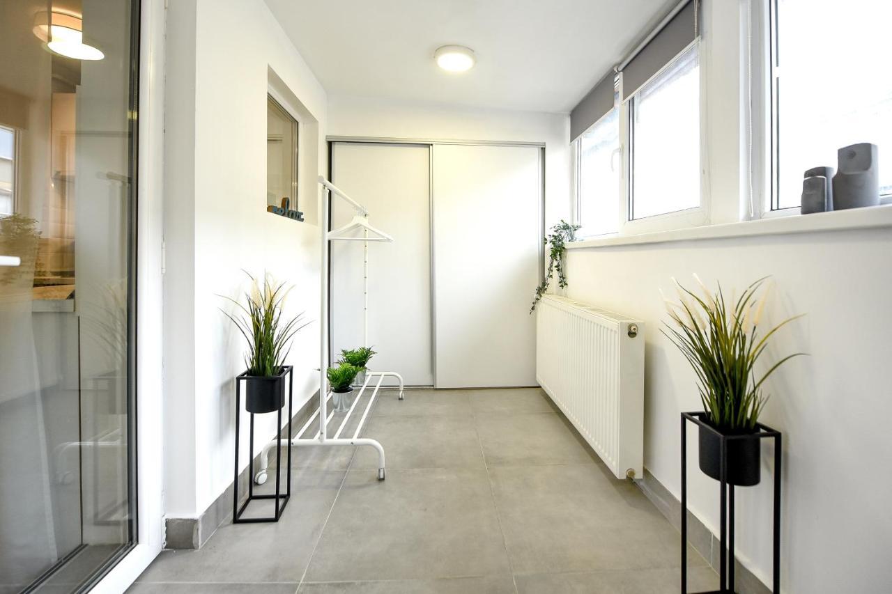 Spacious 1Br In The City Center - Amazing For Extended Stays Bukarest Exterior foto